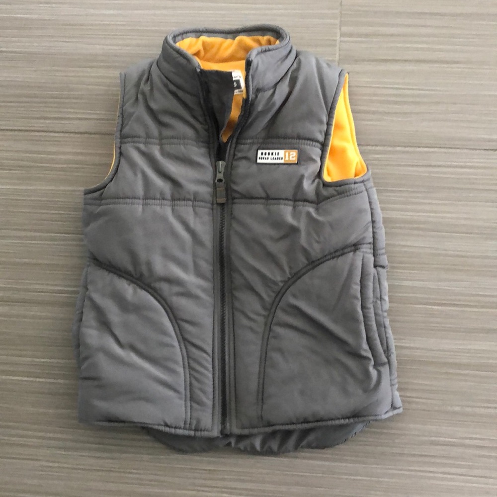 Carter’s kids puffer vest size 5.